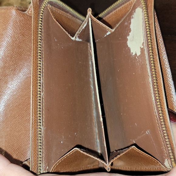 Authentic Louis Vuitton compact wallet - Picture 7 of 11